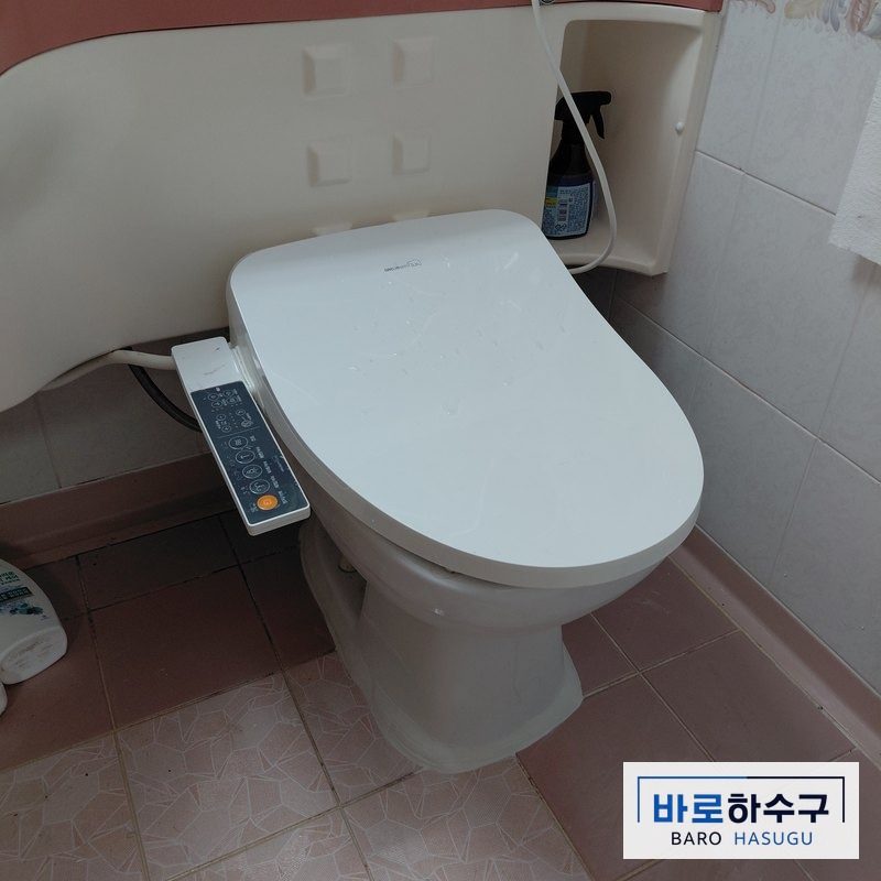 안산 상록구 현장, 이물질 제거 뒤 제자리에 놓인 변기