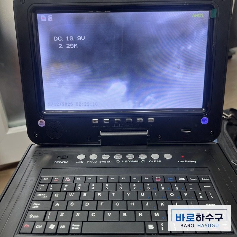 안양 만안구 현장 싱크대 배관 속을 비춘 내시경 장비 화면