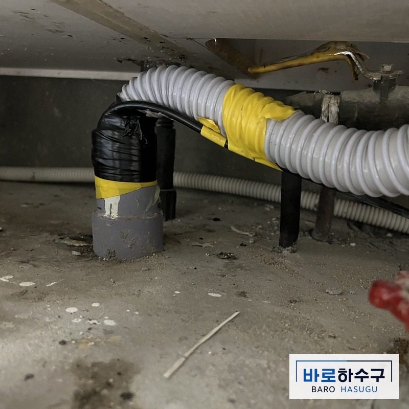 석션 작업을 마친 뒤 정리한 과천 부림동 현장 싱크대 하부 배관