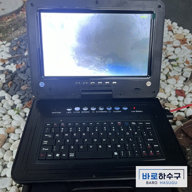 오수받이 배관을 확인하는 내시경 장비 화면